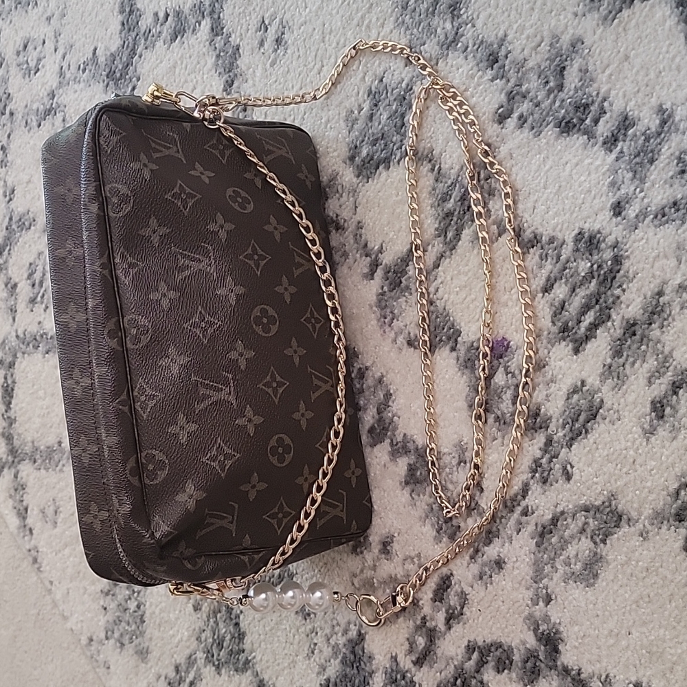 Louis Vuitton Monogram Trousse 28 Crossbody